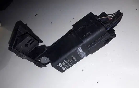 Audi A3 S3 A3 Sportback 8P Glow plug pre-heat relay 038907281D