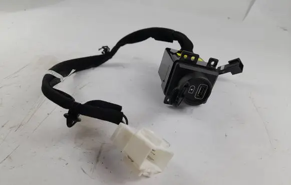 KIA Sorento USB socket connector 9612505010 umq1909021743 C5010
