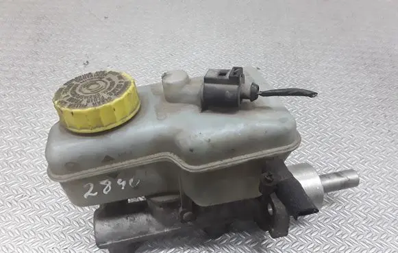 Skoda Fabia Mk1 (6Y) Master brake cylinder