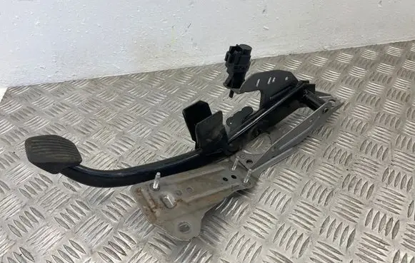Volvo V50 Brake pedal 31202370