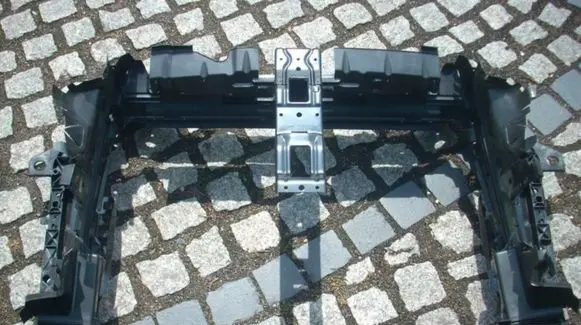 Volkswagen Touareg III Radiator support slam panel 