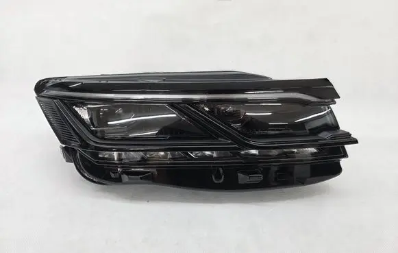 Volkswagen Touareg III Headlight/headlamp 761941082A