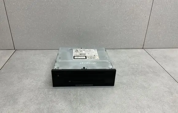 Volkswagen Golf Sportsvan Radio/CD/DVD/GPS head unit 5G0035820A
