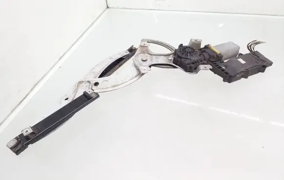 Volkswagen PASSAT B4 Front door window regulator with motor 3A0837402D 190407 05075011