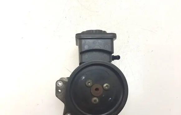BMW 5 E60 E61 Power steering pump 7693974