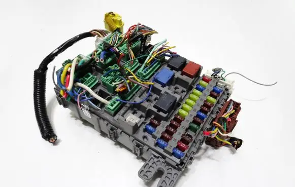 Honda FR-V Fuse module SJDE010 BE105J1W 041112
