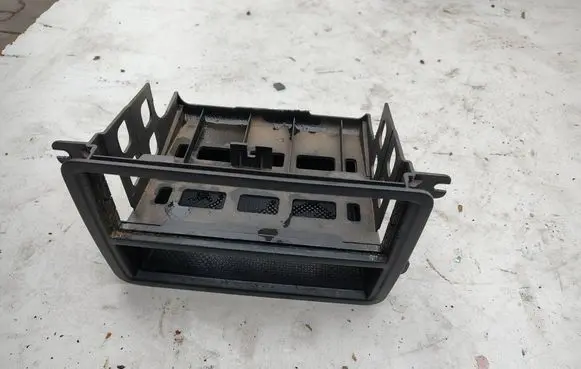 Volkswagen Caddy Radio/GPS head unit trim 