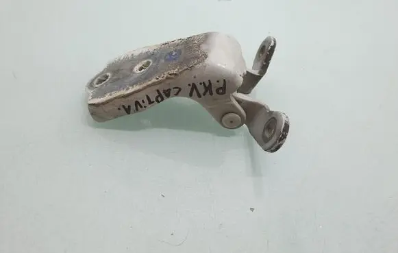 Chevrolet Captiva Front door upper hinge 