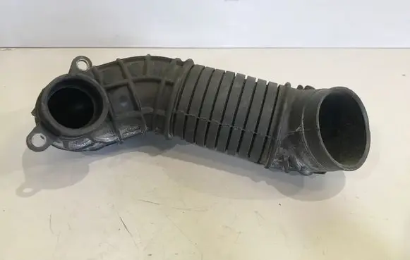 Audi A4 S4 B7 8E 8H Air intake hose/pipe 8E0129615