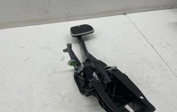 BMW X4M F98 Brake pedal 687427405