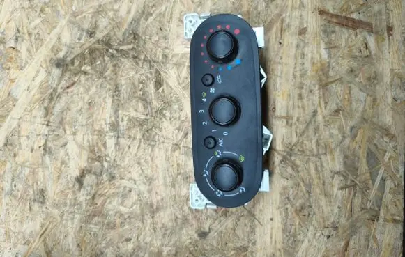 Opel Vivaro Climate control unit E1093049