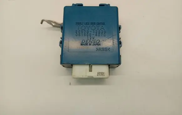 Toyota Auris 150 Door central lock control unit/module 8597012020 0515004070