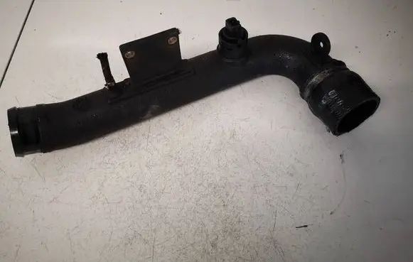 Volkswagen PASSAT B5 Intercooler hose/pipe 8D0145840A