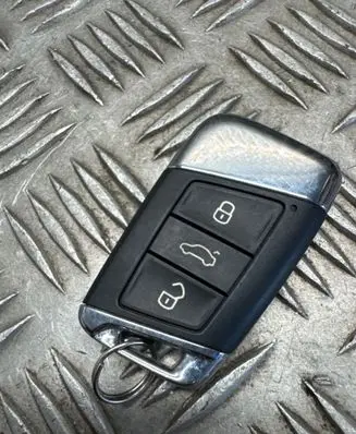 Volkswagen PASSAT B8 Ignition key/card 3G0959752BC