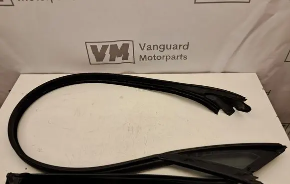 Mercedes-Benz E C207 W207 Rear side window A207673030421