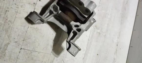 Mazda 3 III Engine mount bracket G70N 01117