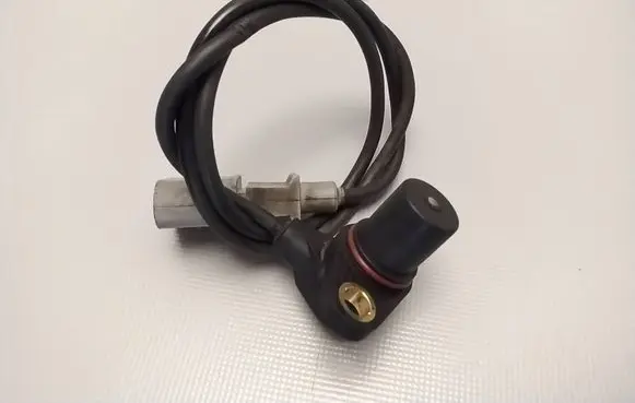 Audi A4 S4 B5 8D Crankshaft position sensor 0281002