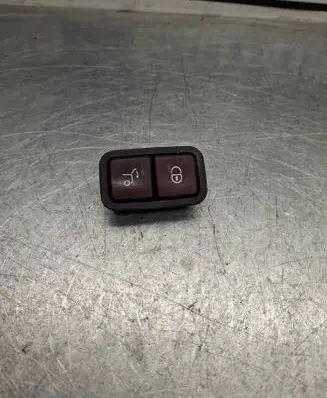 Mercedes-Benz E W211 Tailgate/boot open switch button 2118219451 32132102
