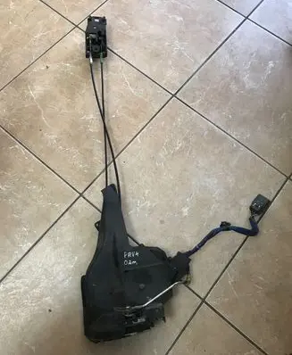 Toyota RAV 4 (XA20) Rear door lock 41147210140