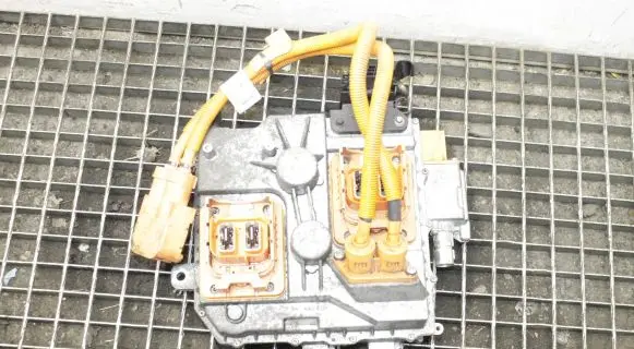 BMW i3 Voltage converter inverter 8689351