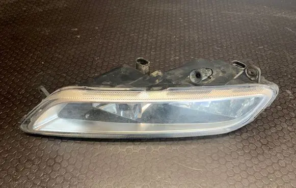 Volkswagen PASSAT B7 Front fog light 17662402