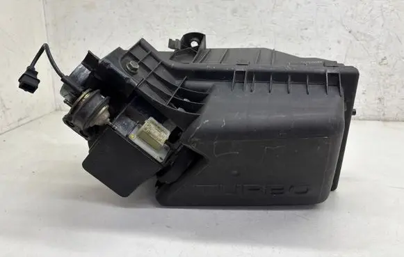 Volvo S70 V70 V70 XC Air filter box 9161886
