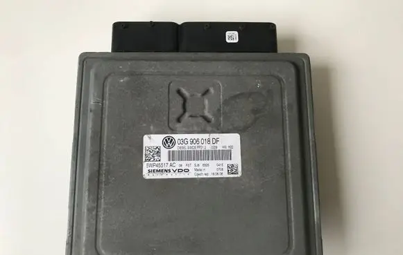 Volkswagen Golf V Engine control unit/module 03G906018DF 5WP45517AC SIMOSPPD12