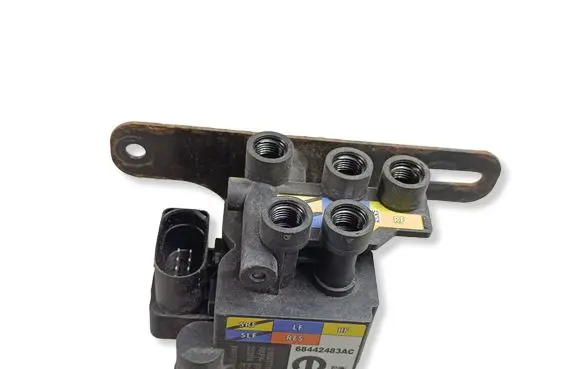 Jeep Grand Cherokee WL Air suspension valve block 68442483AC