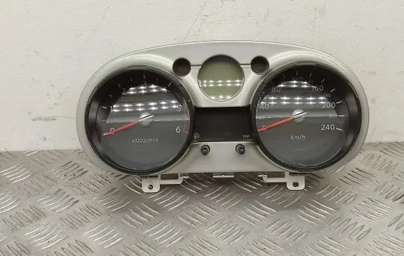 Nissan Qashqai Speedometer (instrument cluster)