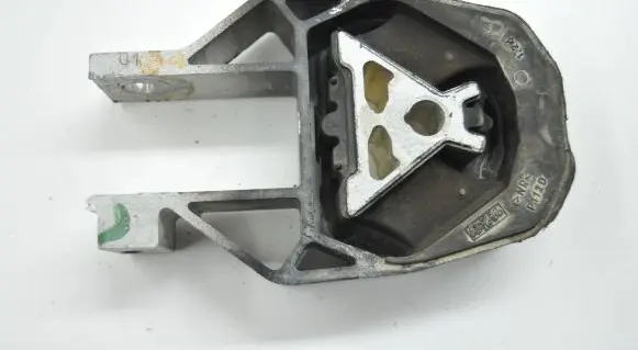 Volvo V40 Engine mount bracket AV616P082AC