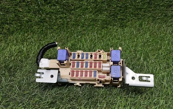 Nissan Leaf I (ZE0) Fuse module 