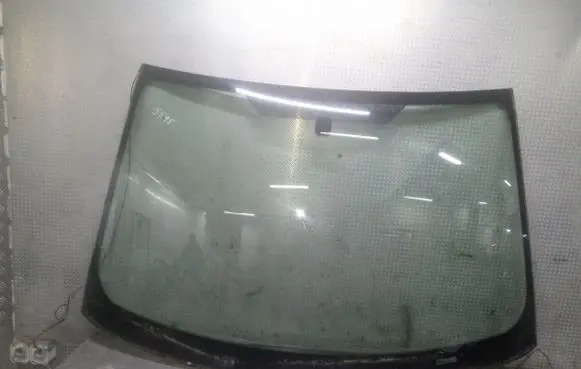 Ford Mondeo Mk III Front windscreen/windshield window 