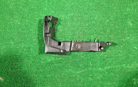 Audi A3 S3 8V Front bumper mounting bracket 8V3807184B