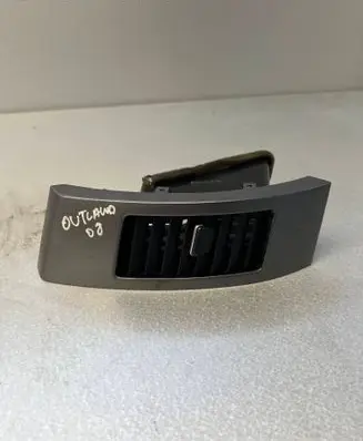 Mitsubishi Outlander Dash center air vent grill ---