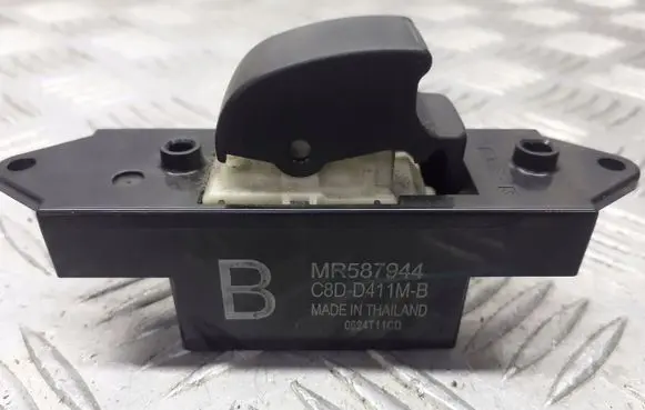 Mitsubishi Lancer VIII Quarter vent window switch C8D-D411M-B