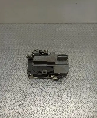 Peugeot 206+ Front door lock