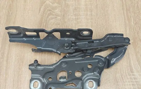 BMW 5 G30 G31 G38 Engine bonnet/hood hinges 7347408