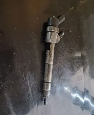 Mercedes-Benz A W168 Fuel injector 0445110015