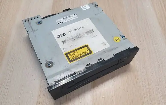 Suzuki Swift III CD/DVD changer 1Z0035111A