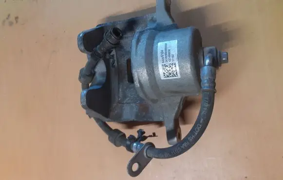 Chevrolet Malibu Front brake caliper 84206104