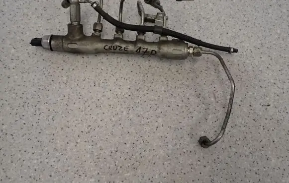 Fuel injector supply line/pipe