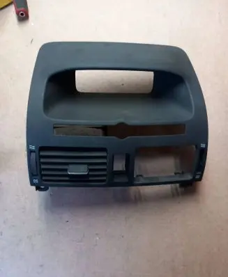 Toyota Avensis T250 Dash center air vent grill