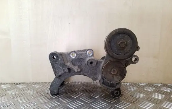 Toyota Land Cruiser (J120) Generator/alternator bracket 