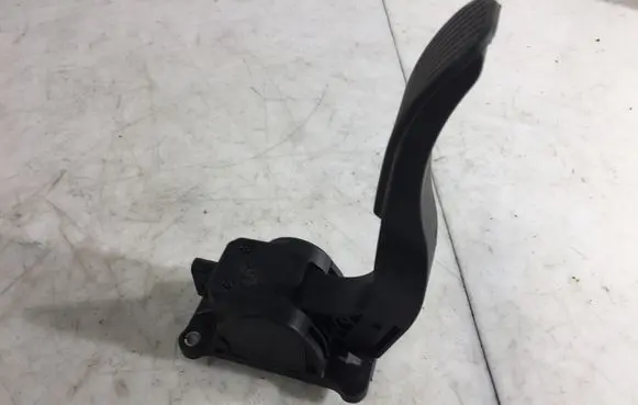 Mercedes-Benz Sprinter W906 Accelerator throttle pedal A9063000404