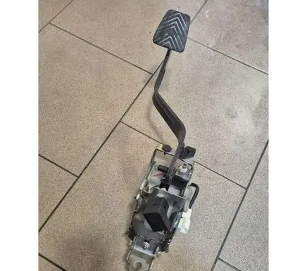 Hyundai i30 Clutch pedal 328023X120