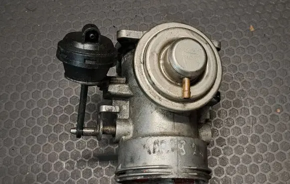 Volkswagen Touareg I EGR valve 070128073