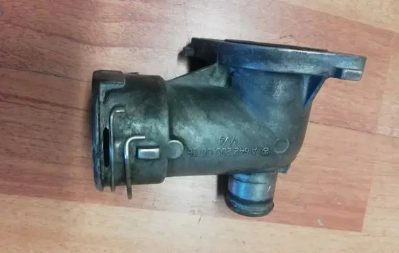 Engine coolant pipe/hose