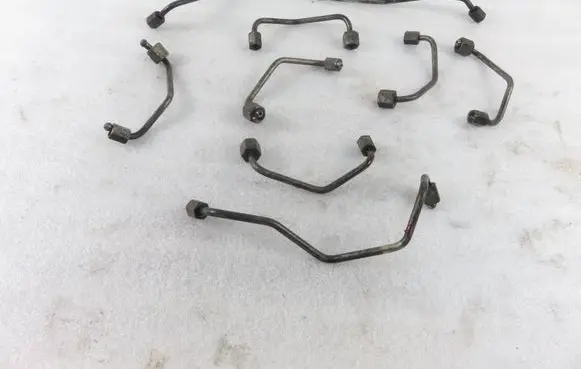 Volkswagen Touareg I Fuel injector supply line/pipe 