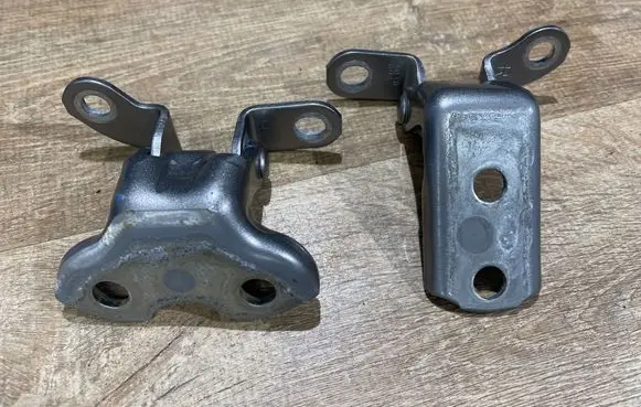 Toyota RAV 4 (XA50) Rear door lower hinge A046694