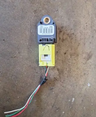 Toyota Avensis T270 Airbag deployment crash/impact sensor 8983105040 1079115766